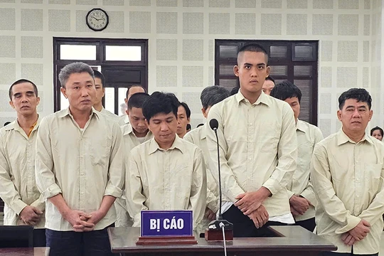 TAND TP Đà Nẵng tuyên án sơ thẩm 13 bị cáo trong đường dây sản xuất, buôn bán sách giáo khoa giả với quy mô đặc biệt lớn.