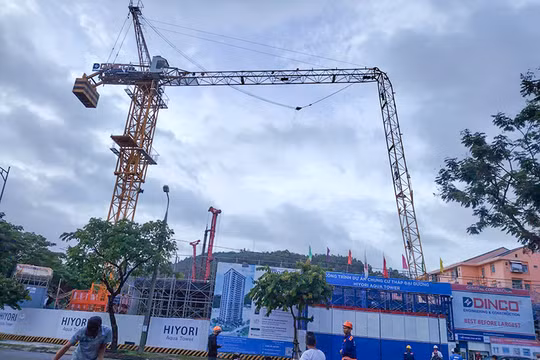 Ngày 23/10, một vụ tai nạn lao động nghiêm trọng xảy ra tại công trình Dự án chung cư Hiyori Aqua Tower (địa chỉ khu A2-1 lô số 03 đường Lê Đức Thọ, phường Sơn Trà, TP Đà Nẵng). Ảnh Bạn đọc cung cấp