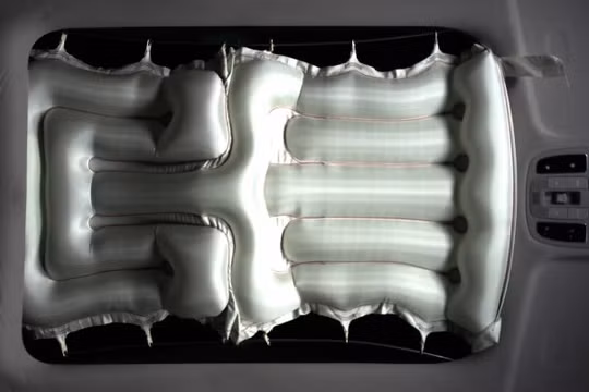 Hyundai đã phát triển thành công túi khí được trang bị ngay trên vị trí cửa sổ trời toàn cảnh.