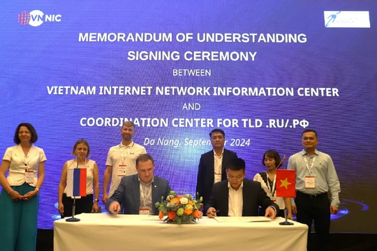 VNNIC ký thỏa thuận hợp tác song phương MoU với Tổ chức quản lý tên miền cấp cao mã quốc gia liên bang Nga - cc For .RU tại Hội nghị APTLD 86