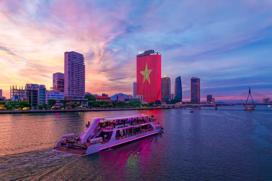 Đứng thứ 2 trên bảng xếp hạng tìm kiếm của Booking.com dành cho kỳ nghỉ 2/9, Đà Nẵng hứa hẹn mùa du lịch bùng nổ.