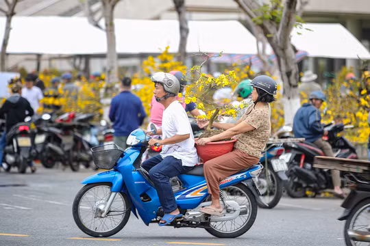 Chở Xuân về nhà