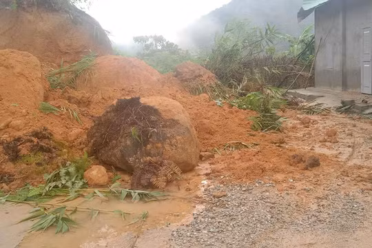 Sạt lở uy hiếp người dân miền núi tỉnh Quảng Nam