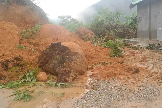 Sạt lở uy hiếp người dân miền núi tỉnh Quảng Nam