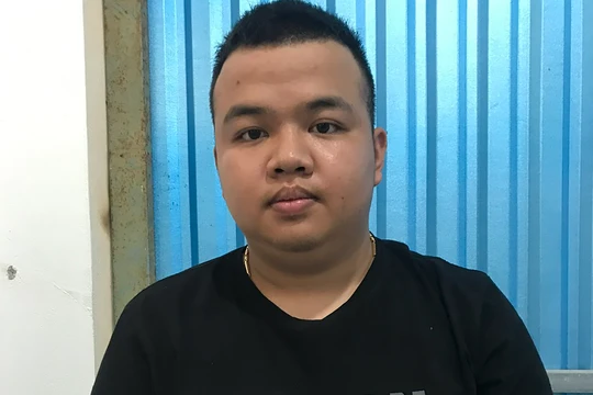 Đối tượng Nguyễn Tấn Tôn tại cơ quan công an