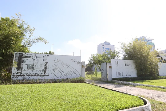 Hiện trạng dự án Diamond Square tại địa chỉ 84 Hùng Vương, quận Hải Châu, TP Đà Nẵng. Ảnh: Xuân Mai.