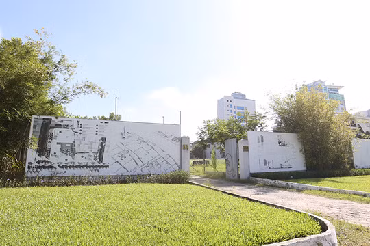 Hiện trạng dự án Diamond Square tại địa chỉ 84 Hùng Vương, quận Hải Châu, TP Đà Nẵng. Ảnh: Xuân Mai.