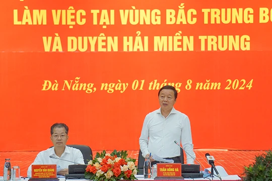 Phó Thủ tướng Trần Hồng Hà phát biểu tại buổi làm việc với các địa phương vùng Bắc Trung Bộ và duyên hải miền Trung.