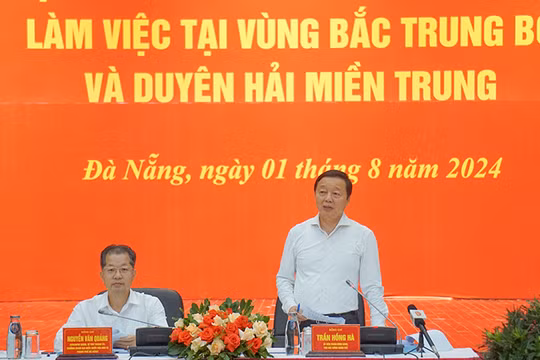 Phó Thủ tướng Trần Hồng Hà phát biểu tại buổi làm việc với các địa phương vùng Bắc Trung Bộ và duyên hải miền Trung.
