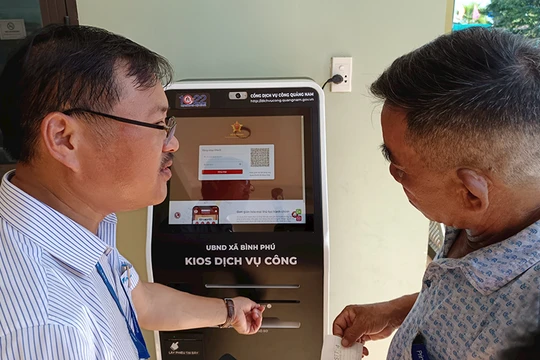 Ki-ốt dịch vụ công đầu tiên được triển khai thí điểm được đặt tại UBND xã Bình Phú, huyện Thăng Bình, tỉnh Quảng Nam. (Ảnh: Văn Toàn)