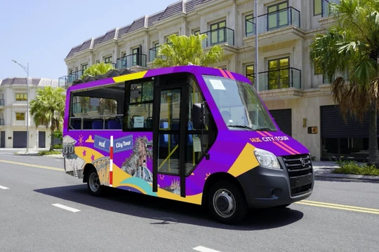 Huế đưa tuyến xe buýt 2 tầng City tour vào vận hành