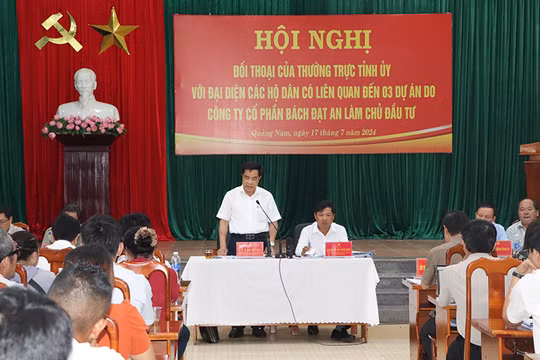 Ông Lê Văn Dũng, Chủ tịch UBND tỉnh Quảng Nam phát biểu tại buổi đối thoại