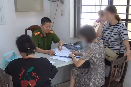 Nạn nhân đến trình báo tại cơ quan công an