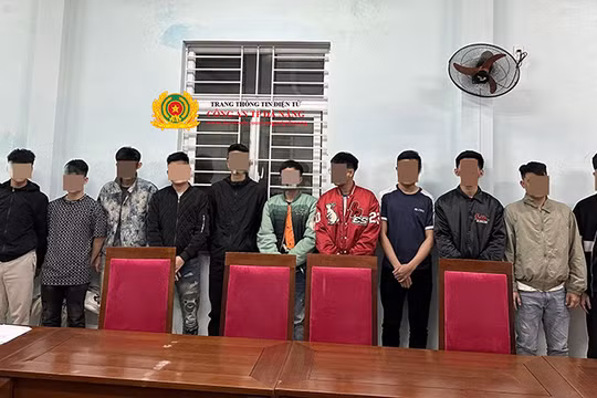 Các đối tượng của “Băng mũ rơm” bị tạm giữu đề điều tra (ảnh Doãn Hùng-CATP)