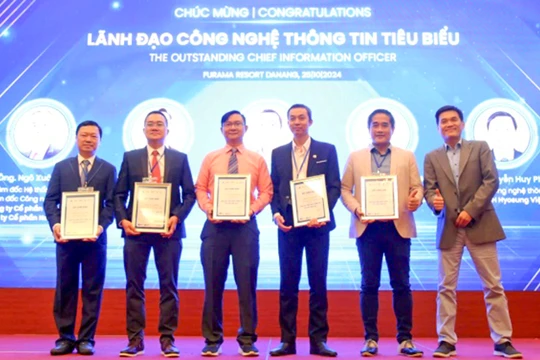 Các lãnh đạo chuyển đổi số, CNTT và an ninh thông tin tiêu biểu năm 2024 được vinh danh tại Hội thảo Quốc gia về Chính phủ số 2024.