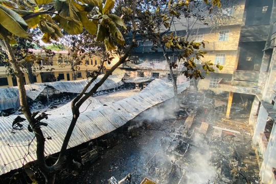 Hiện trường vụ hoả hoạn khiến 40 xe điện tại Trường Cao đẳng Điện lực miền Trung bị thiêu rụi.