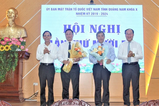 Ông Lê Trí Thanh (thứ 2 từ phải sang), Ủy viên Ban Thường vụ Tỉnh ủy, nguyên Chủ tịch UBND tỉnh Quảng Nam giữ chức vụ Chủ tịch Ủy ban MTTQ Việt Nam tỉnh nhiệm kỳ 2019 - 2024.