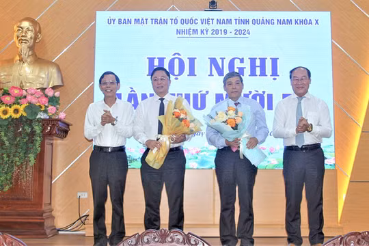 Ông Lê Trí Thanh (thứ 2 từ phải sang), Ủy viên Ban Thường vụ Tỉnh ủy, nguyên Chủ tịch UBND tỉnh Quảng Nam giữ chức vụ Chủ tịch Ủy ban MTTQ Việt Nam tỉnh nhiệm kỳ 2019 - 2024.