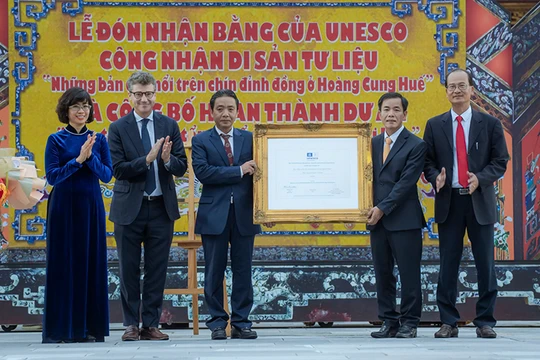UBND tỉnh Thừa Thiên Huế tổ chức Lễ đón nhận Bằng công nhận Di sản tư liệu khu vực châu Á - Thái Bình Dương của UNESCO dành cho “Những bản đúc nổi trên chín đỉnh đồng ở Hoàng cung Huế”.