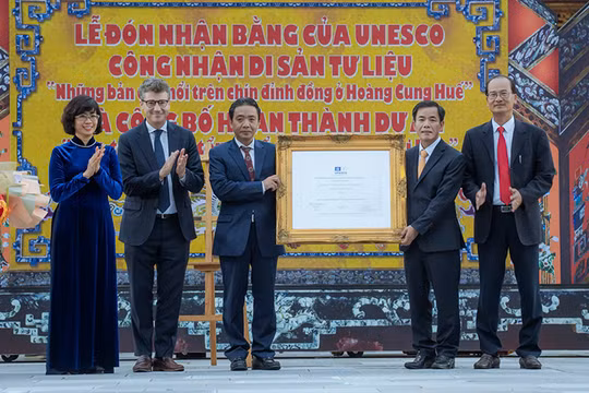 UBND tỉnh Thừa Thiên Huế tổ chức Lễ đón nhận Bằng công nhận Di sản tư liệu khu vực châu Á - Thái Bình Dương của UNESCO dành cho “Những bản đúc nổi trên chín đỉnh đồng ở Hoàng cung Huế”.