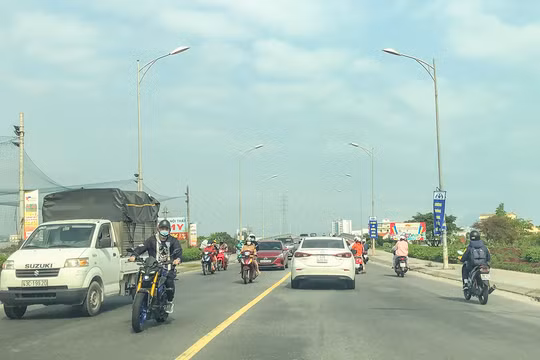 Một góc cầu Hoà Xuân, cửa ngõ dẫn đến khu đô thị "hot" nhất Đà Nẵng trong suốt thời gian qua.