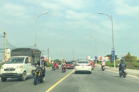 Một góc cầu Hoà Xuân, cửa ngõ dẫn đến khu đô thị "hot" nhất Đà Nẵng trong suốt thời gian qua.