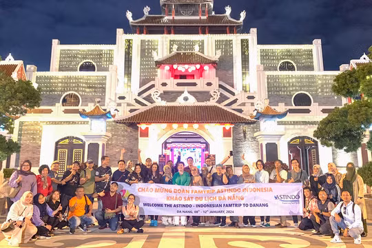 Đoàn famtrip lữ hành Indonesia tại công viên châu Á (Đà Nẵng)