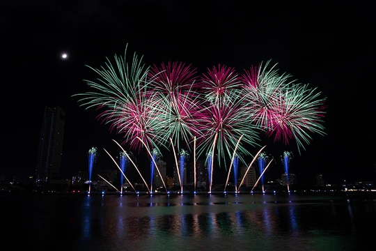 Màn pháo hoa đầy mãn nhãn của đội Phần Lan - Quán quân DIFF 2024 tại đêm chung kết