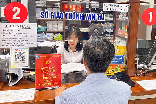 Khu vực giải quyết thủ tục hành chính dành cho đối tượng ưu tiên (ảnh Mỹ Xuyên)