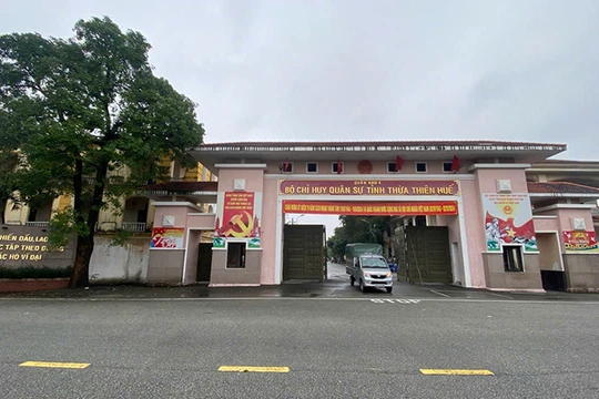 Thừa Thiên Huế trưng dụng trụ sở cũ Bộ Chỉ huy quân sự tỉnh làm trụ sở tạm của quận Phú Xuân. Ảnh: Nguyễn Lê