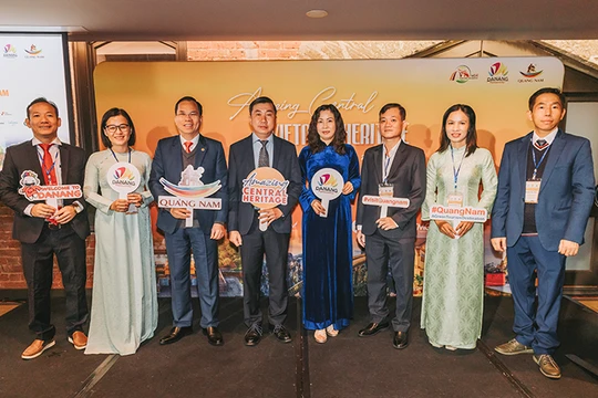 Đại diện ngành du lịch Đà Nẵng - Thừa Thiên Huế - Quảng Nam trả lời hỏi đáp Chương trình xúc tiến du lịch tại Úc