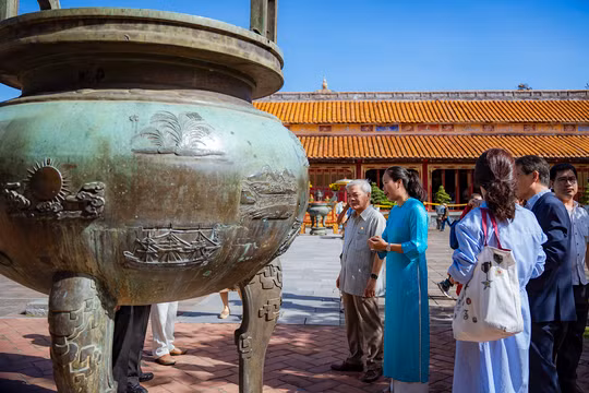 Cửu đỉnh được đặt trước sân Thế Tổ Miếu, thuộc quần thể di tích Hoàng cung Huế