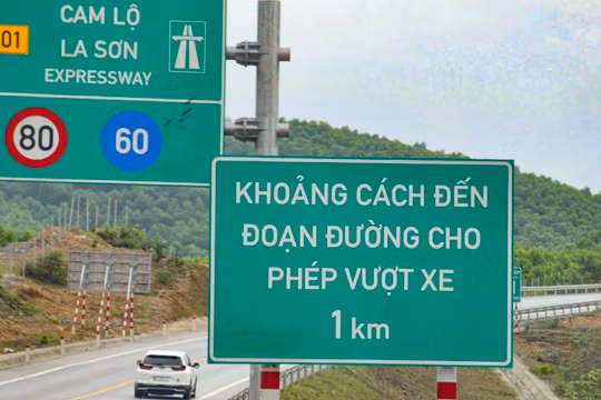 Cao tốc La Sơn - Cam Lộ.