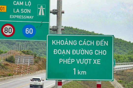 Cao tốc La Sơn - Cam Lộ.