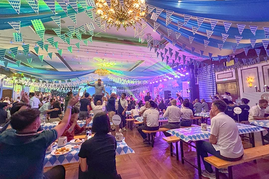 Tối 4/10, Lễ hội bia Đức - GBA Oktoberfest đã đến Đà Nẵng, thu hút hàng ngàn thực khách đến với sự kiện