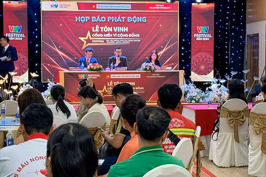 Quang cảnh họp báo phát động Giải thưởng "Cống hiến vì cộng đồng" năm 2024.