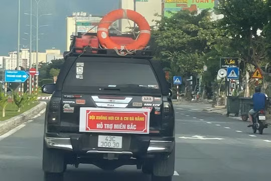 Đội xuồng hơi cứu hộ - cứu nạn Đà Nẵng tình nguyện lên đường ứng cứu người dân vùng lũ phía Bắc (Ảnh Minh Việt)