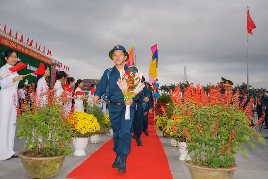 Công dân Quảng Nam rộn ràng trong ngày hội tuyển quân 2024 (ảnh quangnam.gov.vn)