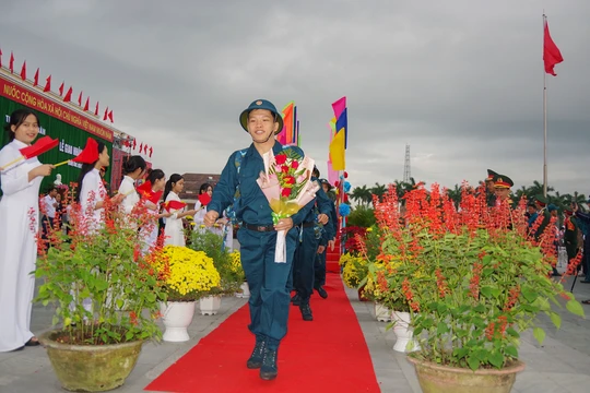Công dân Quảng Nam rộn ràng trong ngày hội tuyển quân 2024 (ảnh quangnam.gov.vn)