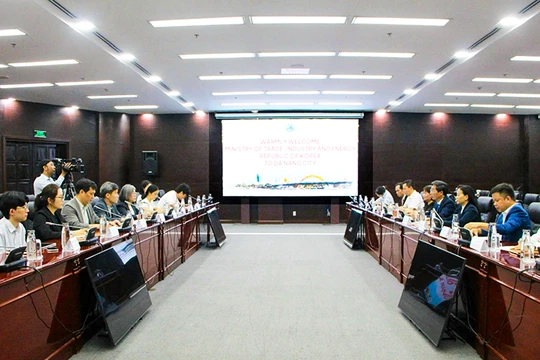 Quang cảnh làm việc giữa lãnh đạo TP Đà Nẵng với Bộ Thương mại, Công nghiệp và Năng lượng Hàn Quốc