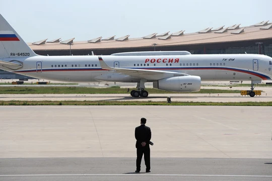 Máy bay của ông Putin phải đem đi sửa