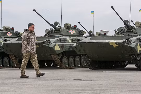Tổng thống Ucraine Poroshenko công bố thử nghiệm thành công tên lửa mới