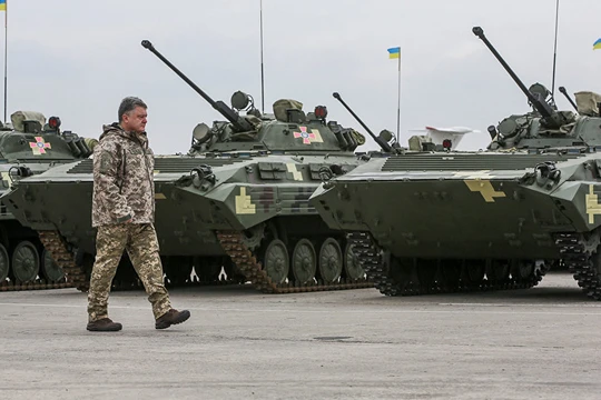 Tổng thống Ucraine Poroshenko công bố thử nghiệm thành công tên lửa mới