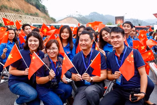 Đại biểu thanh niên hai nước tham gia Liên hoan Thanh niên Việt Nam – Trung Quốc lần thứ III - (Ảnh minh họa, tác giả Bảo Anh, nguồn: Báo Điện tử Đảng Cộng sản Việt Nam).