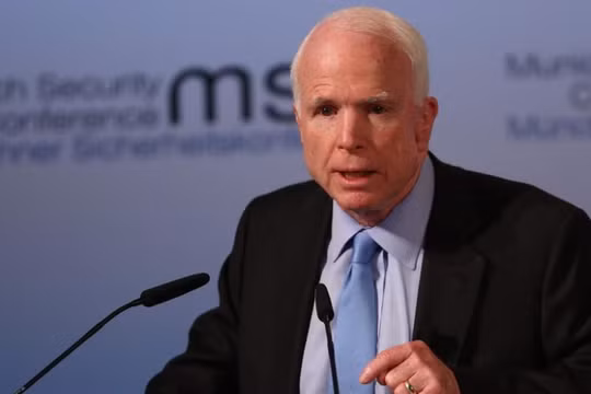  Thượng nghị sỹ John McCain 