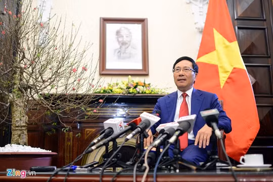 Phó thủ tướng Phạm Bình Minh tại buổi gặp gỡ báo chí đầu năm. Ảnh: Tiến Tuấn.