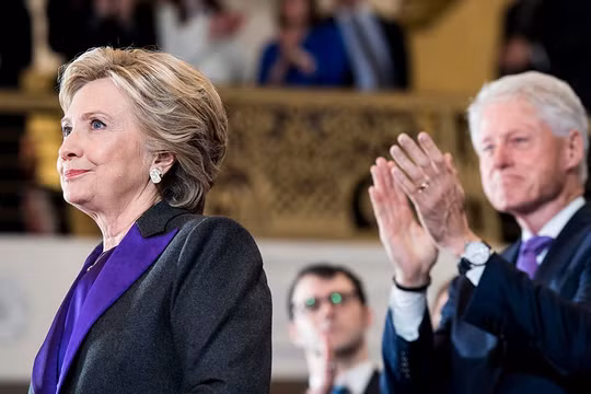 Vợ chồng bà Hillary Clinton sẽ dự lễ nhậm chức của ông Donald Trump