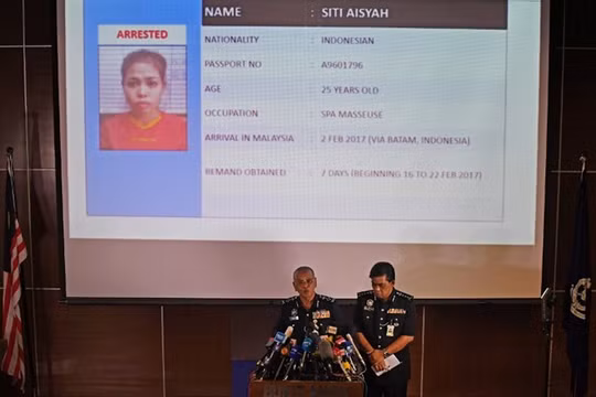 Cảnh sát Malaysia thông báo về việc bắt giữ Siti sau cái chết của ông Kim Jong-nam. (Nguồn: AFP)