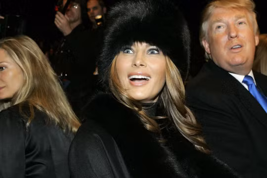 Nữ ca sĩ Nga tặng áo lông thú cho phu nhân tổng thống Mỹ Melania Trump