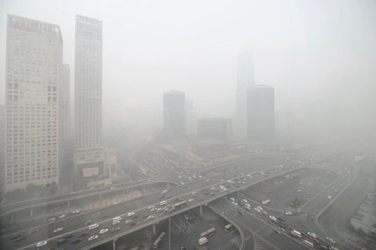 Bắc Kinh ban bố cảnh báo sương mù ở mức cao nhất trong ngày thứ hai.